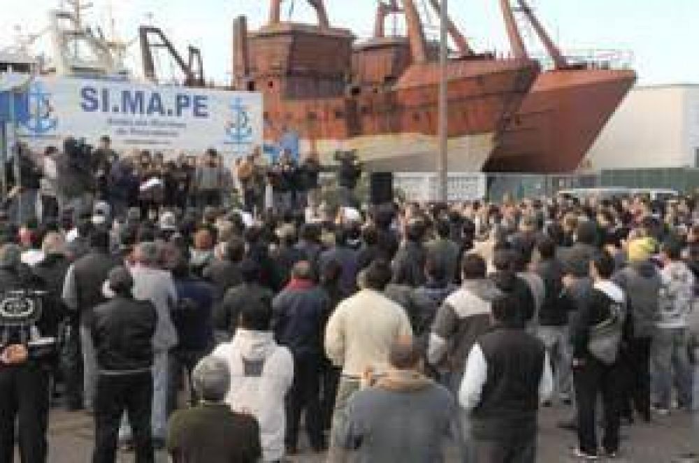 Los marineros continuar�n con el paro