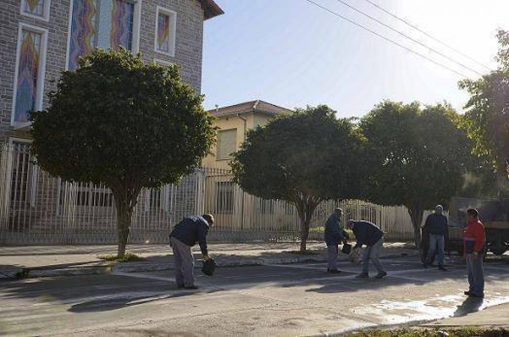BACHEO Y REPAVIMENTACI�N DE CALLES EN REMEDIOS DE ESCALADA OESTE
