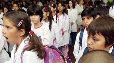 Alumnos vuelven a las aulas en Ciudad y en Provincia