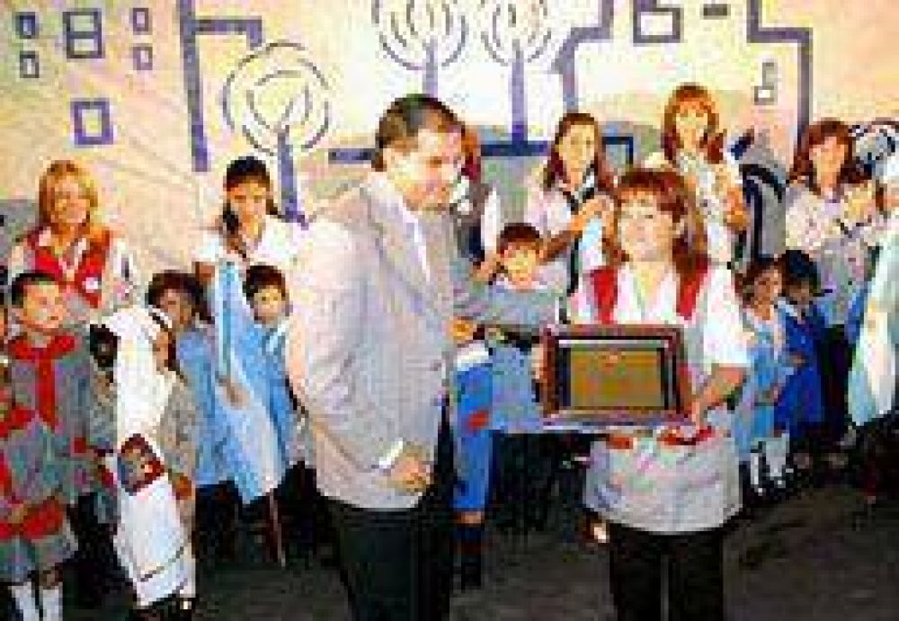 La comuna y Adem abren la negociaci�n salarial.