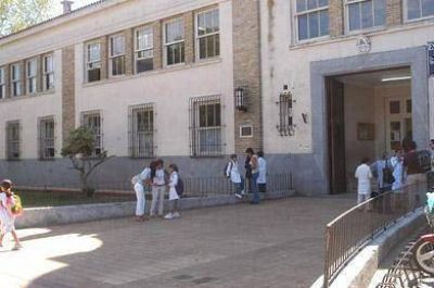 Hubo un 90% de adhesi�n al paro en escuelas p�blicas  Tama�o del texto   