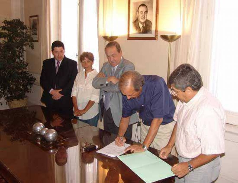 En medio de reconocimientos a Mabel Cocina, asumi� el nuevo Director de Parques y Paseos