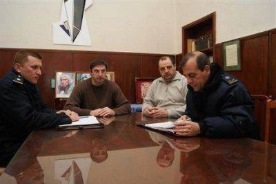 Oscar Luciani se reuni� con Autoridades Policiales