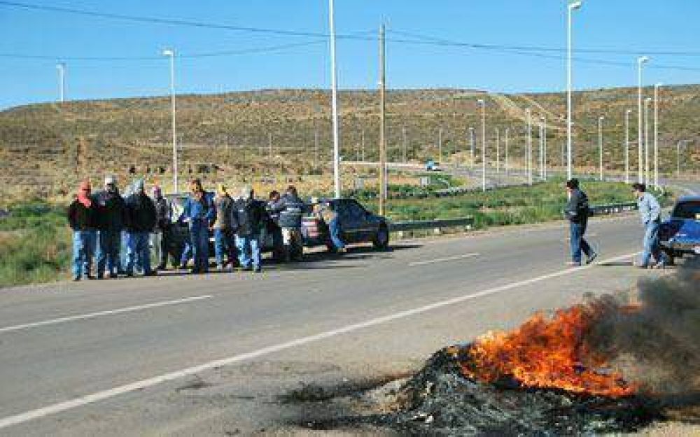 Trabajadores de la construcci�n cortaron el cruce de la 3 y la 26.