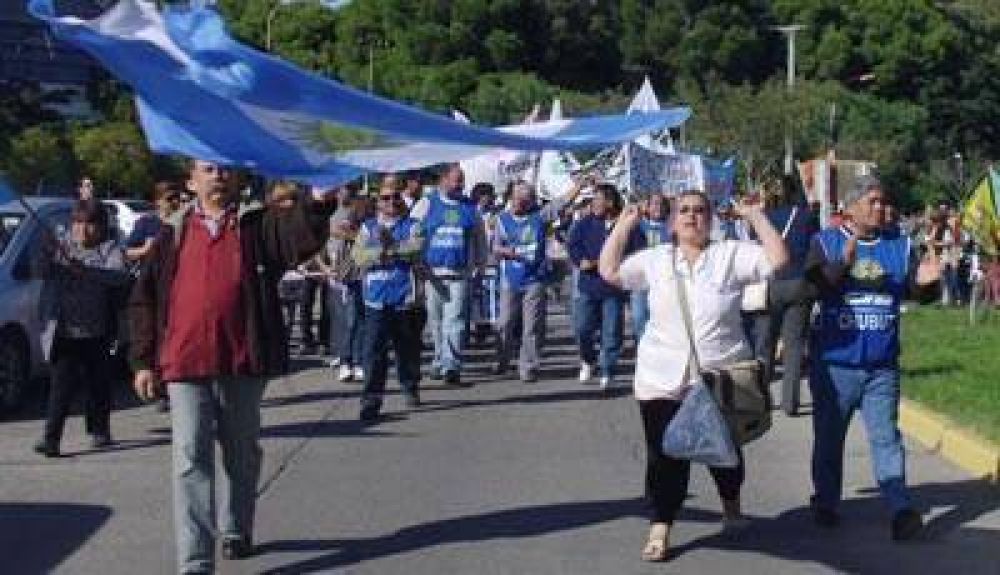 Los trabajadores de la salud vuelven a marchar a Rawson el lunes
