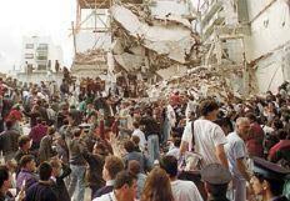 Un acto sin las palabras de los familiares