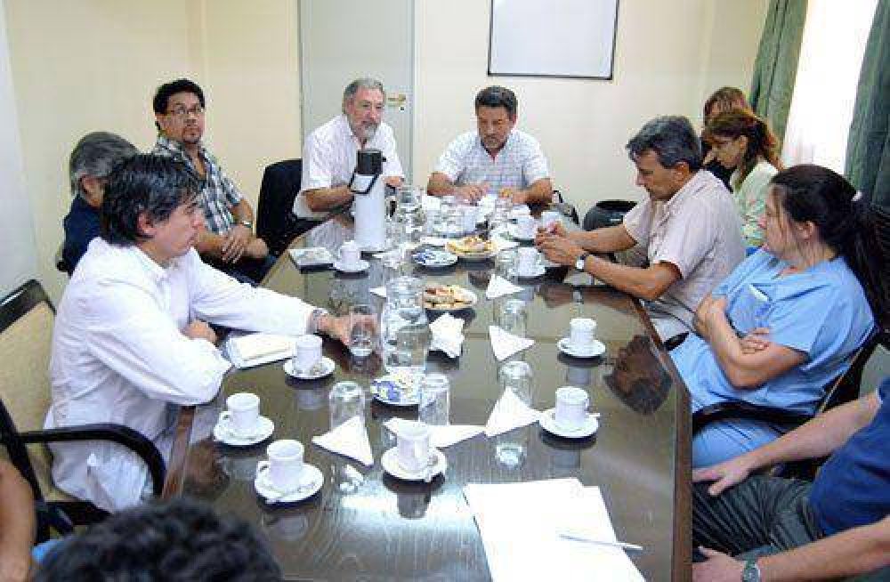 Siguen negociando con cirujanos, por ahora sin soluci�n.