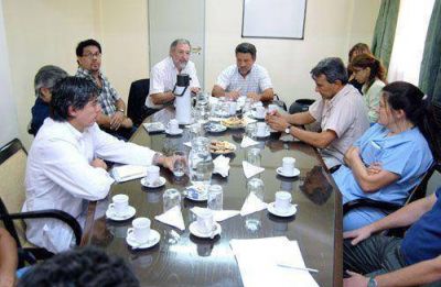 Siguen negociando con cirujanos, por ahora sin soluci�n.