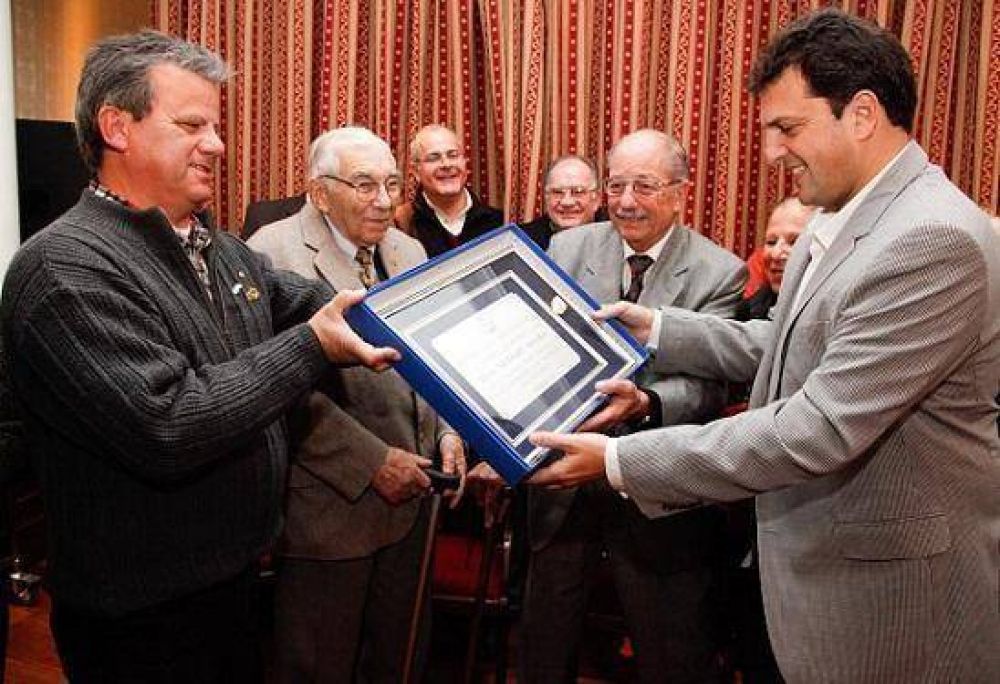 El intendente Massa agasaj� a los clubes de Leones y rotarios de Tigre