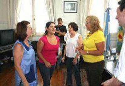 La intendente Giroldi entreg� importantes subsidios 