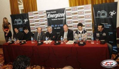 Se present� la carrera de TC en Olavarr�a