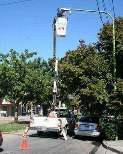En el casco urbano: El municipio realiza tareas de mantenimiento en el alumbrado p�blico