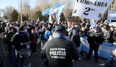Posible Acuerdo: Los polic�as se reunen a las 11 con Peralta