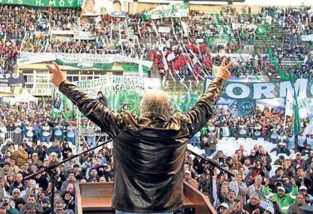 Los moyanistas se le plantan a su l�der por su plan electoral