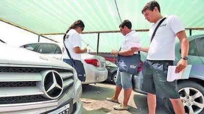 Patentes bonaerenses: Scioli intima a 23.414 due�os de autos de lujo por evasi�n