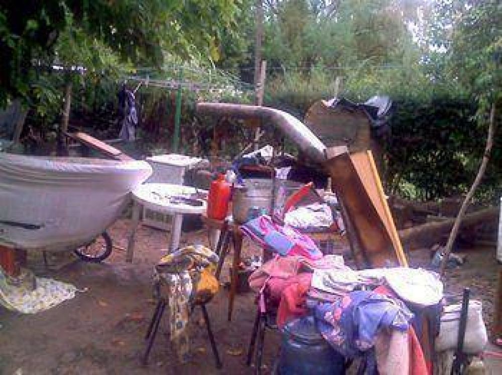 Ya hay 25 personas evacuadas por la crecida del arroyo Los Chorrillos