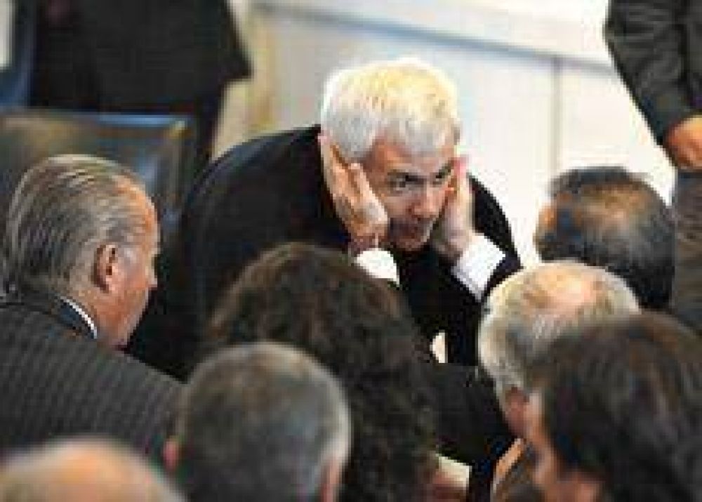 La siguen en tribunales