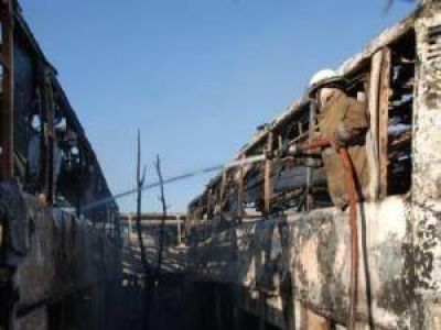 Ardieron 22 colectivos en el predio de TAC