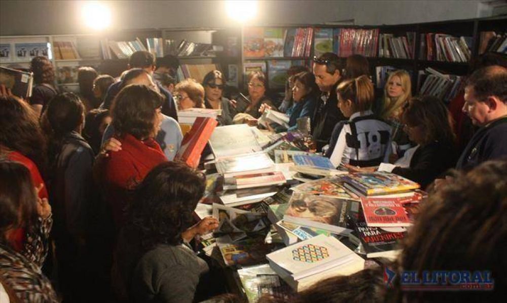 Un cierre multitudinario y a puro chamam�