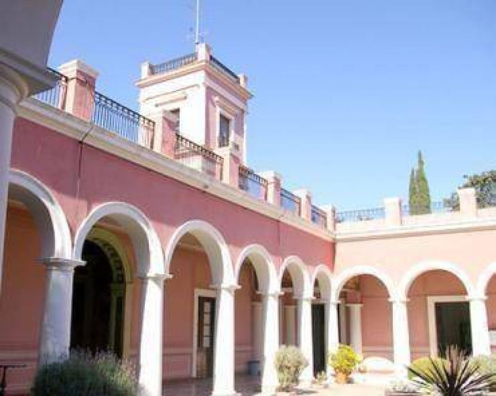 El director de Vialidad dijo que �hasta ahora ninguna de las obras que el organismo tiene en ejecuci�n en la provincia se ha detenido. Todas, en general, est�n trabajando a un ritmo normal�.  Y aclar�: �Efectivamente en declaraciones period�sticas que hic