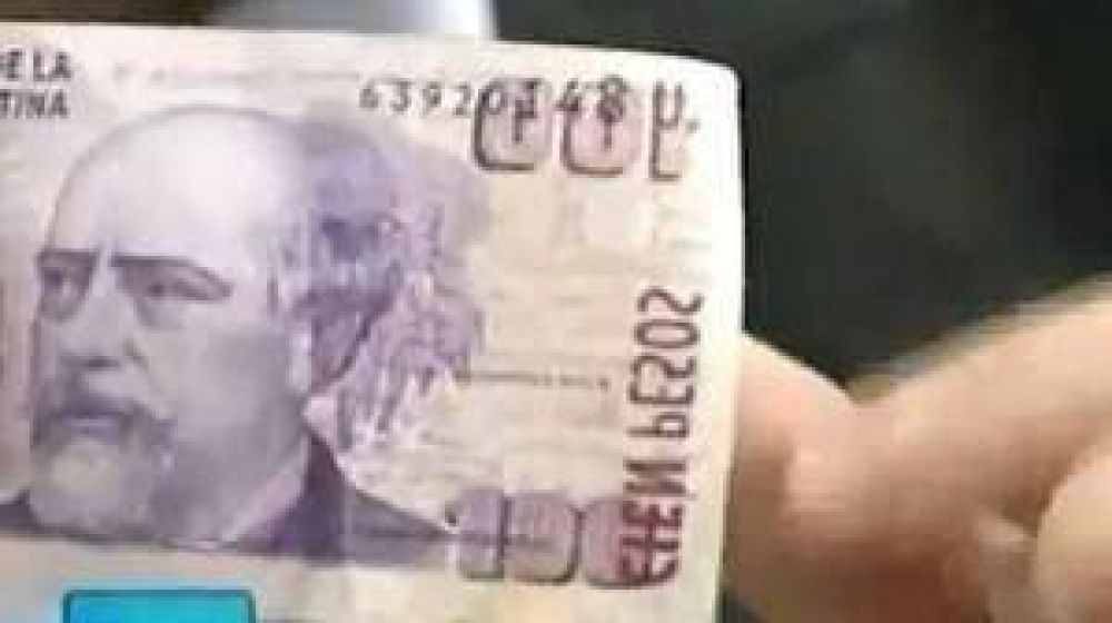 Billetes de 100 pesos con fallas, tambi�n en Neuqu�n