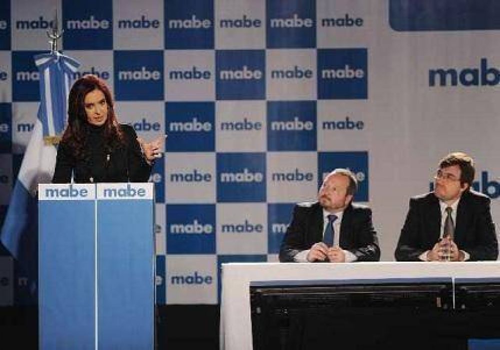Cristina: �Vamos a seguir trabajando en proteger el trabajo y la industria�