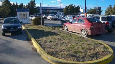 El estacionamiento del Aeropuerto, una gran grieta ante la nula inversi�n