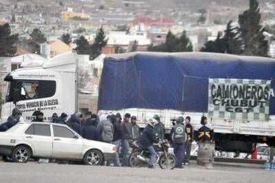 Bloque camionero en el sector de dep�sito de Walmart