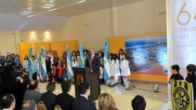 Buzzi en el aniversario de Rada Tilly