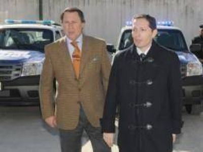 Esteban Echeverr�a: Casal entreg� 20 m�viles policiales
