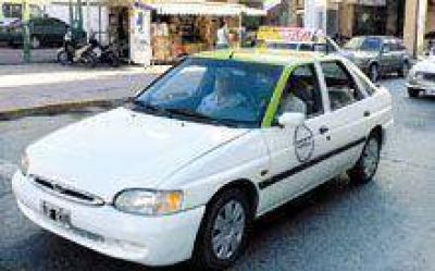 El transporte semip�blico pide un aumento tarifario del 30%.