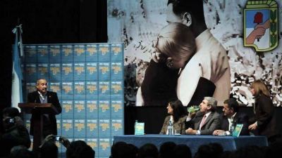 An�bal Fern�ndez present� su libro sobre Evita en Paran�