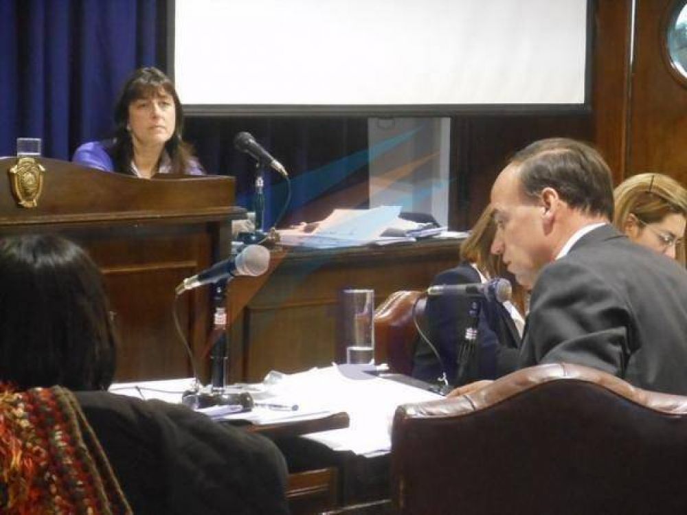 Legisladores quedaron disconformes con las �respuestas� de la ministro Grieco