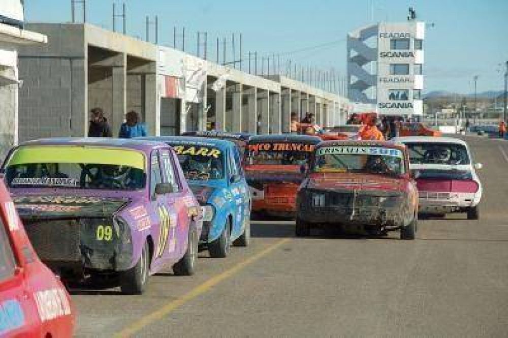 Comodoro sigue con su calendario de Automovilismo