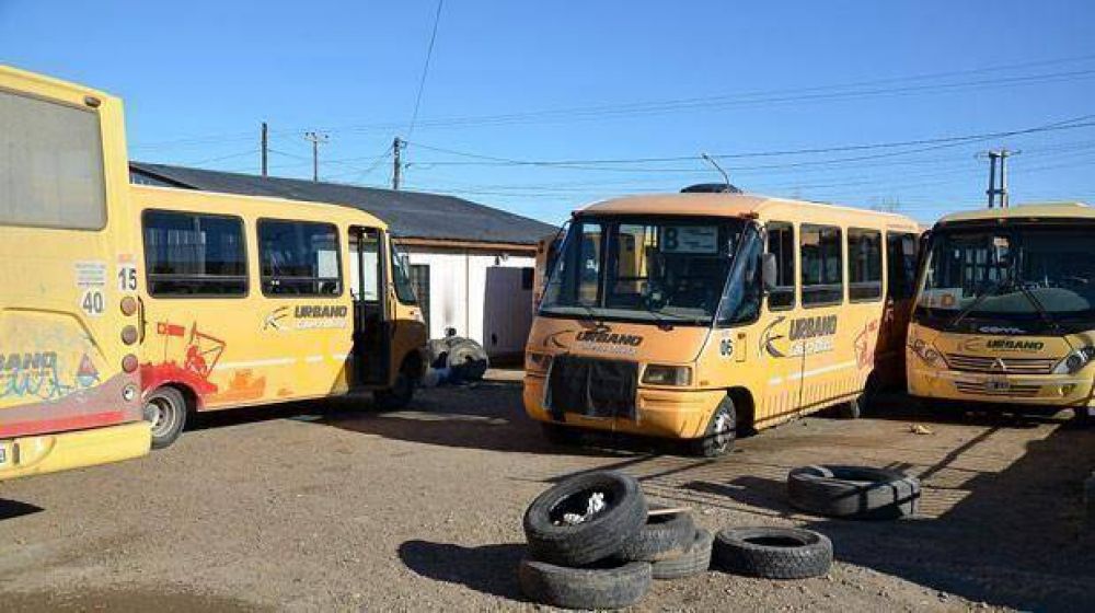 Choferes de Urbano se niegan a entregar colectivos al municipio