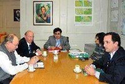 Los intendentes Santalla, Guti�rrez y Gobbi se reunieron con el ministro de Infraestructura bonaerense