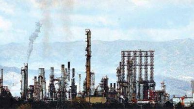 Fuerte intervenci�n oficial en el sector del petr�leo