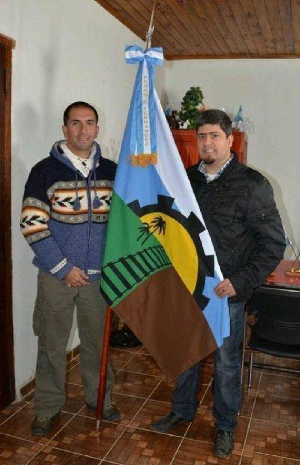 Presentan la bandera de la localidad