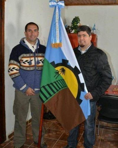 Presentan la bandera de la localidad