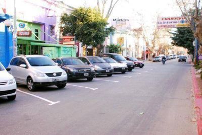 Ya se puede estacionar a 45� sobre la avenida Rivadavia