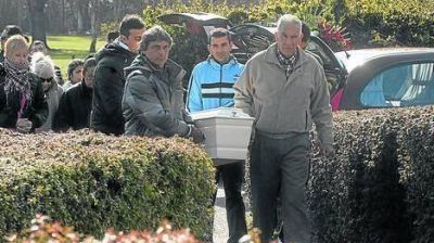Dolor profundo en el entierro de los tres chicos hallados muertos en una pileta