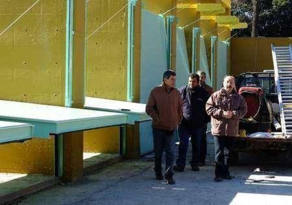 INZA RECORRI� LA OBRA DE LAS COMPUERTAS EN EL PARQUE
