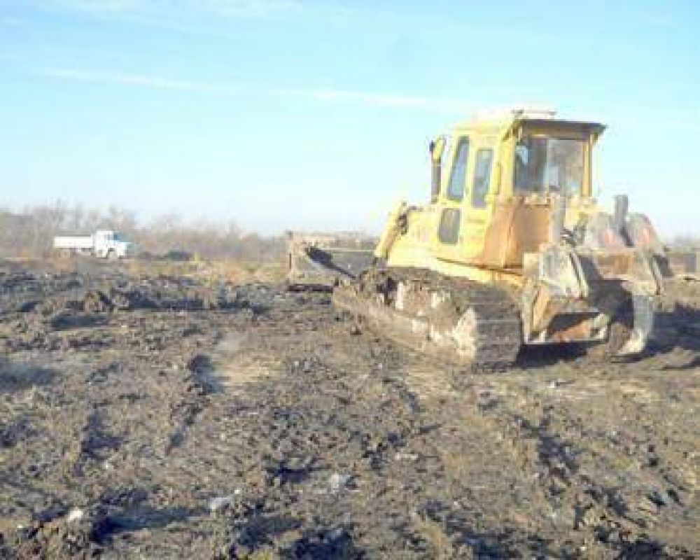 Trabajan en el saneamiento del ex volcadero municipal