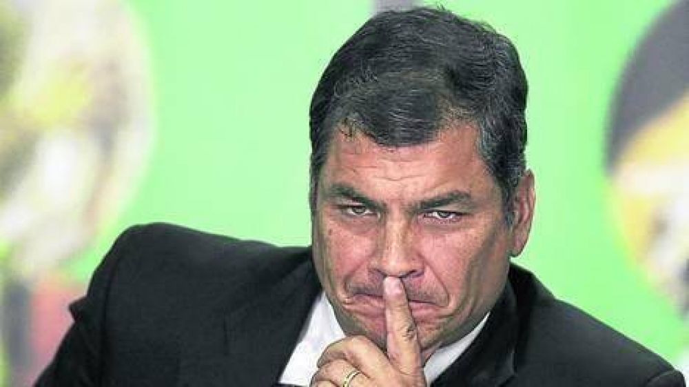 Correa suspende la publicidad oficial en los medios privados