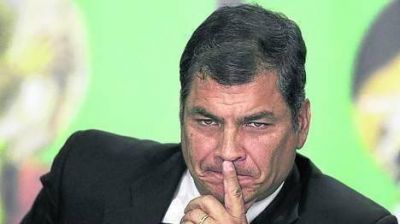 Correa suspende la publicidad oficial en los medios privados