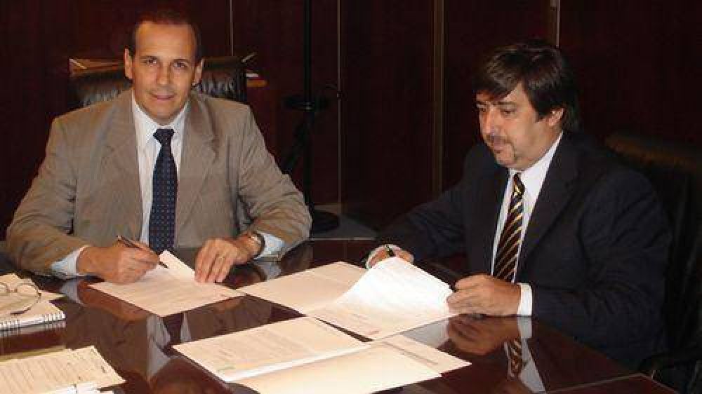 Sameep firm� convenios para acueductos y redes de agua y cloaca.