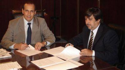 Sameep firm� convenios para acueductos y redes de agua y cloaca.