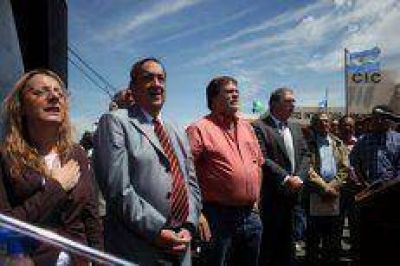 El gobierno de Lunghi espera contar con una visita K para la inauguraci�n del CIC Tunitas.