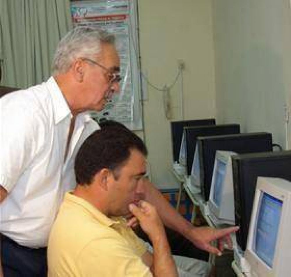 Digitalizan el examen para otorgar licencias de conducir.