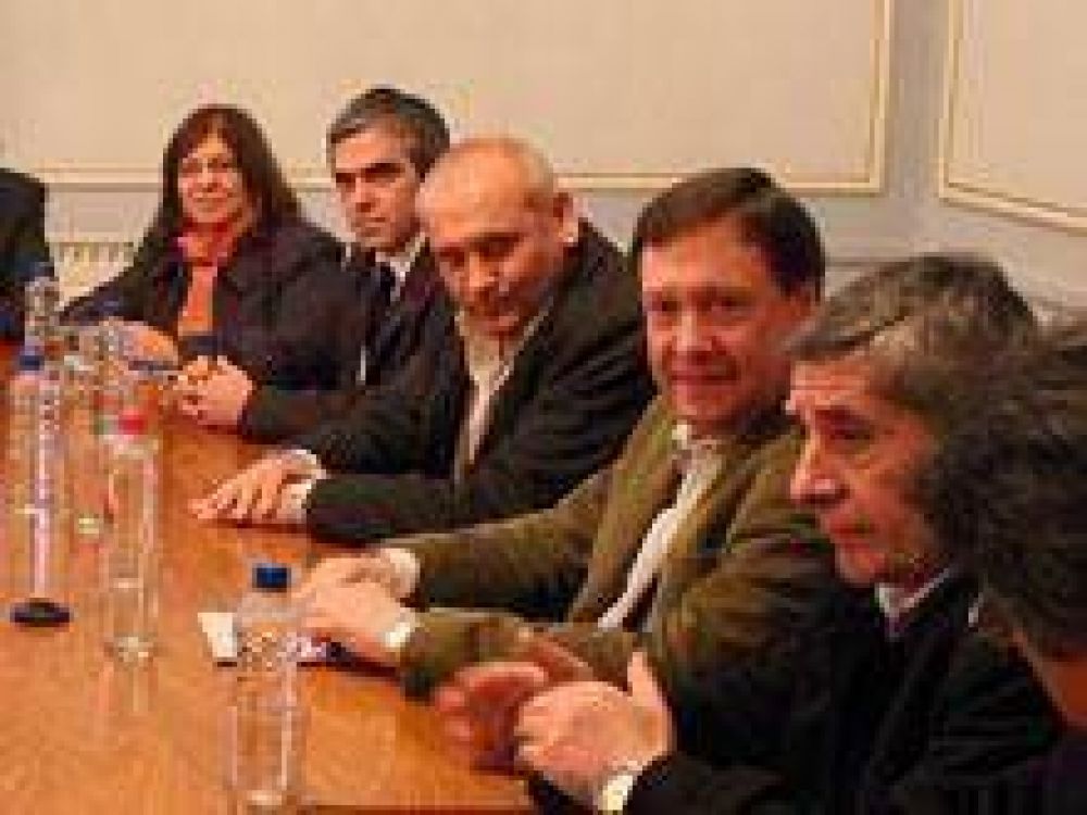 Weretilneck destac� el entendimiento con los gremios para trabajar por el IPROSS